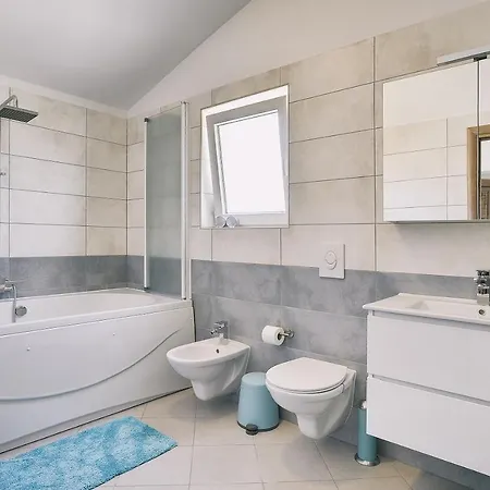 Feriehus Mit Privatem Pool, Wlan, Sonnenliegen, Terrasse Und Eigenem Grillbereich