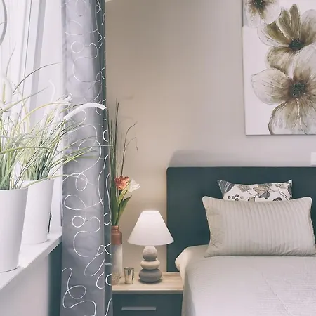 Nyaraló Mit Privatem Pool, Wlan, Sonnenliegen, Terrasse Und Eigenem Grillbereich Póla