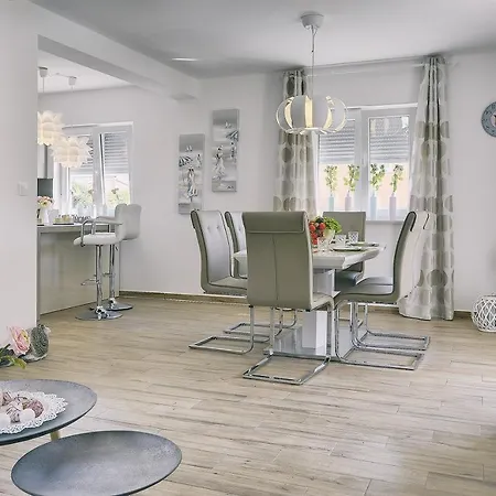 Mit Privatem Pool, Wlan, Sonnenliegen, Terrasse Und Eigenem Grillbereich Feriehus *