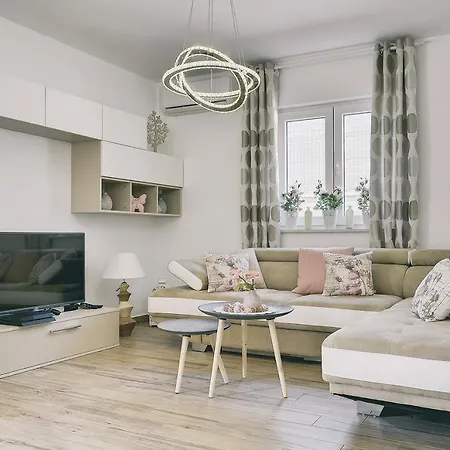 Mit Privatem Pool, Wlan, Sonnenliegen, Terrasse Und Eigenem Grillbereich Nyaraló Póla