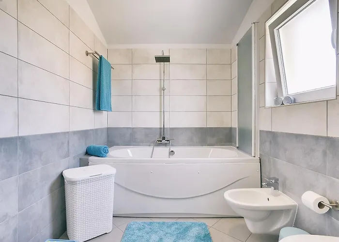 Mit Privatem Pool, Wlan, Sonnenliegen, Terrasse Und Eigenem Grillbereich 普拉