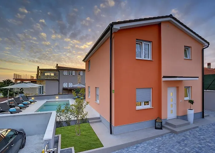 Mit Privatem Pool, Wlan, Sonnenliegen, Terrasse Und Eigenem Grillbereich Pula