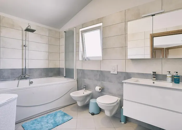 Dom wakacyjny Mit Privatem Pool, Wlan, Sonnenliegen, Terrasse Und Eigenem Grillbereich