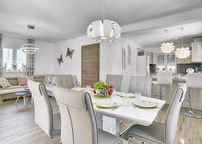 Mit Privatem Pool, Wlan, Sonnenliegen, Terrasse Und Eigenem Grillbereich