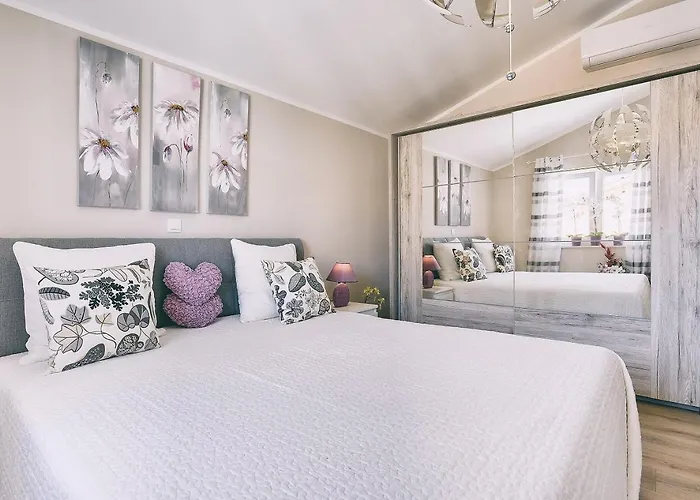 Mit Privatem Pool, Wlan, Sonnenliegen, Terrasse Und Eigenem Grillbereich * Pula