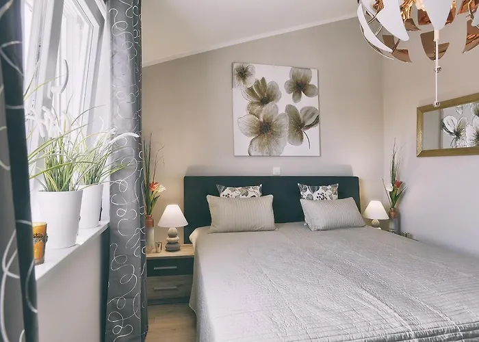 Mit Privatem Pool, Wlan, Sonnenliegen, Terrasse Und Eigenem Grillbereich *