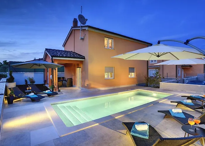 Mit Privatem Pool, Wlan, Sonnenliegen, Terrasse Und Eigenem Grillbereich Dom wakacyjny