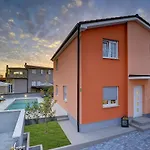 Mit Privatem Pool, Wlan, Sonnenliegen, Terrasse Und Eigenem Grillbereich Pula