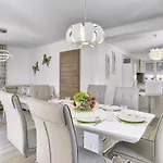 Mit Privatem Pool, Wlan, Sonnenliegen, Terrasse Und Eigenem Grillbereich