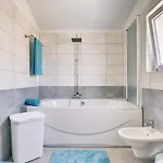 Mit Privatem Pool, Wlan, Sonnenliegen, Terrasse Und Eigenem Grillbereich Pula